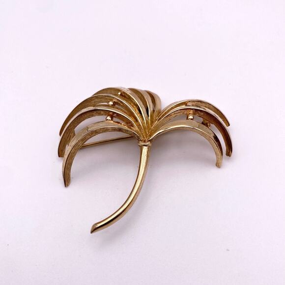 Trifari Palm Vintage Large Brooch Gold Tone 2” Long - Picture 5 of 7